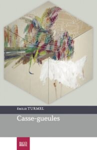 Émilie Turmel. Casse-gueules. Poètes de brousse. Une oeuvre abstraite est peinte sur un grand hexagone en bois divisé en trois panneaux en forme de losanges.